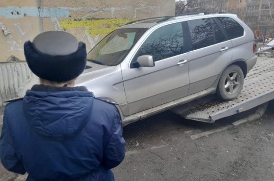 Житель Екатеринбурга лишился BMW из-за неоплаченных штрафов ГИБДД