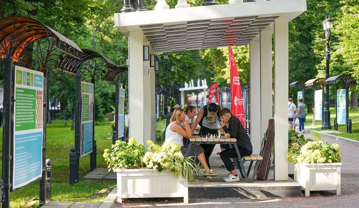 Известные спортсмены выступили на турнире «Герои шахматной доски: Москва»