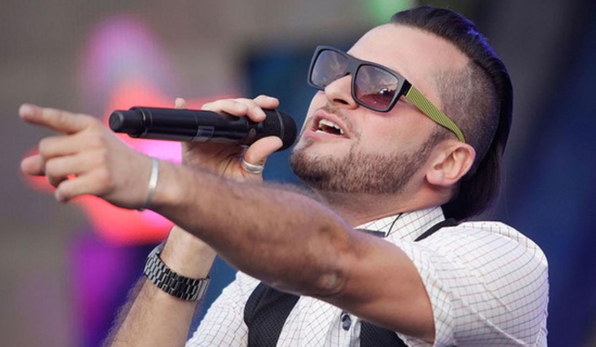 «У нас импортозамещение»: Иракли изменил слова песни «Лондон-Париж» во время выступления