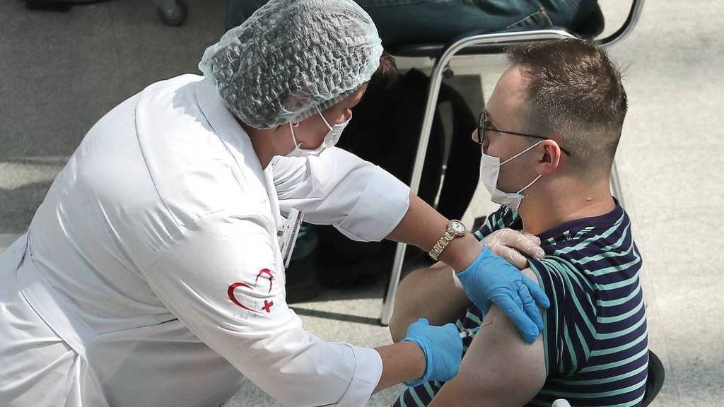 В Свердловской области решили пока не вводить обязательную вакцинацию