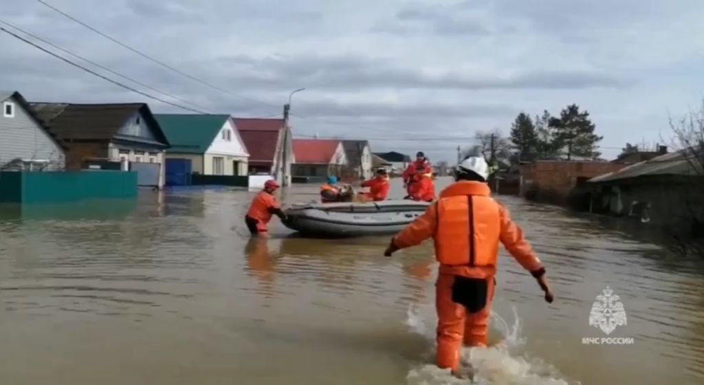 В Орске начал падать уровень воды