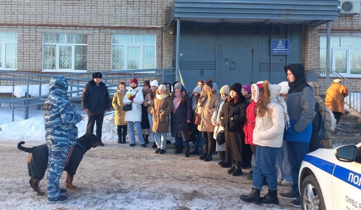 В Чайковском студентов знакомят с профессией полицейский