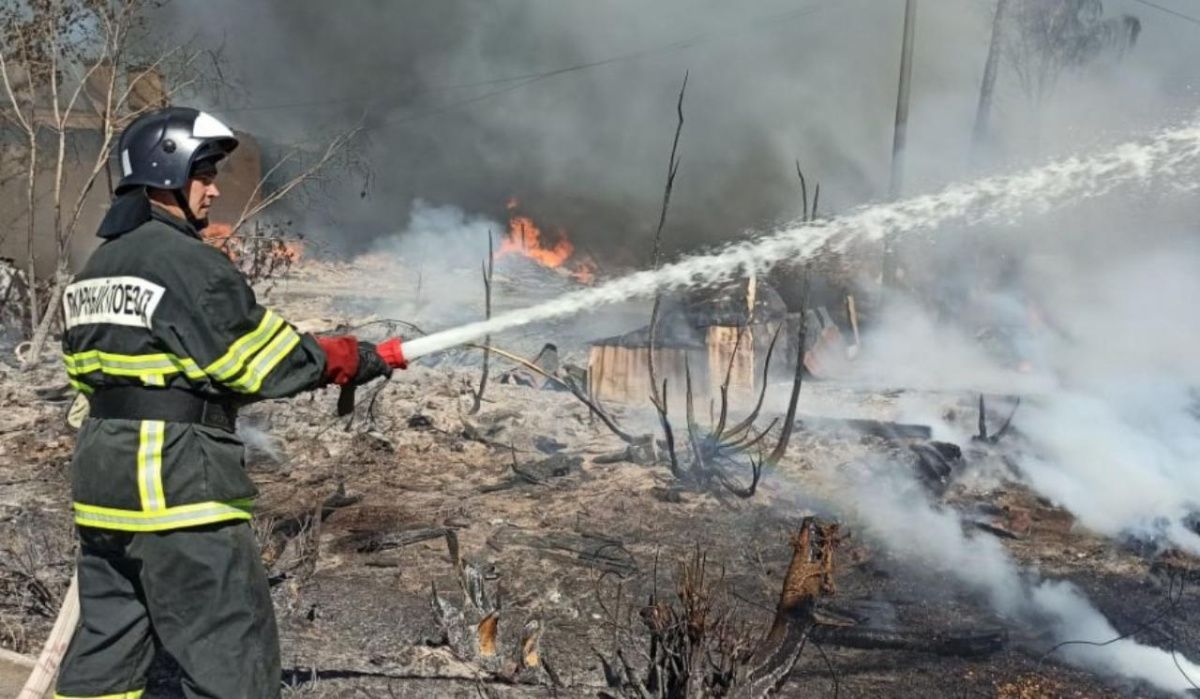 В Свердловской области пожары тушат парашютисты-десантники 