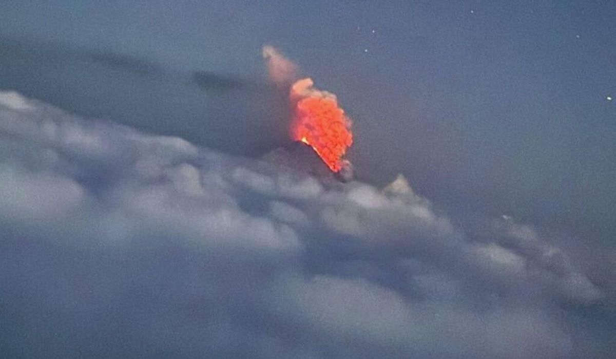 Лавовый поток с Ключевского вулкана на Камчатке угрожает безопасности туристов