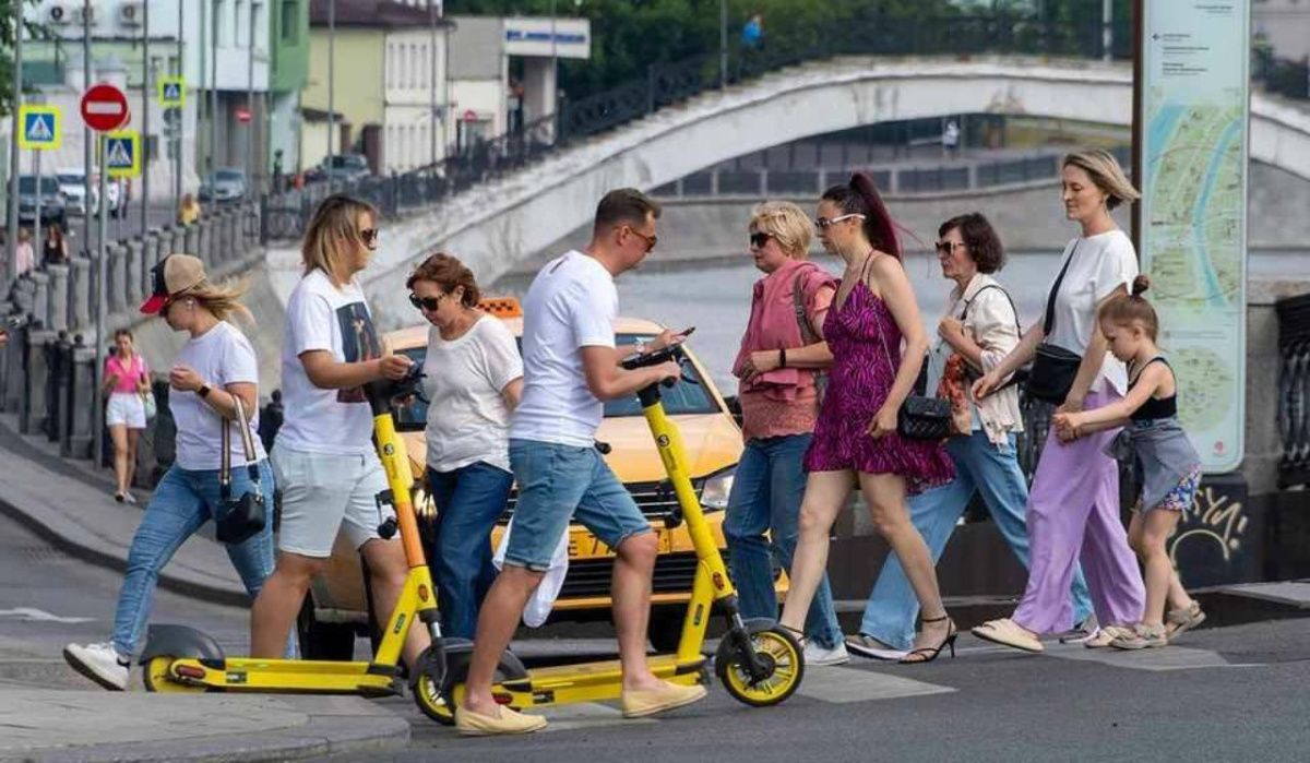 Скорость арендных самокатов в Москве ограничили