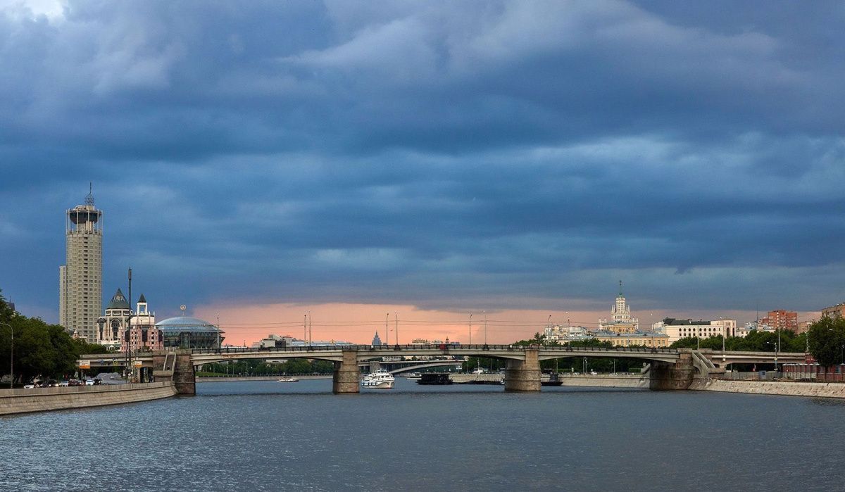Гроза и ливень ожидается в Москве