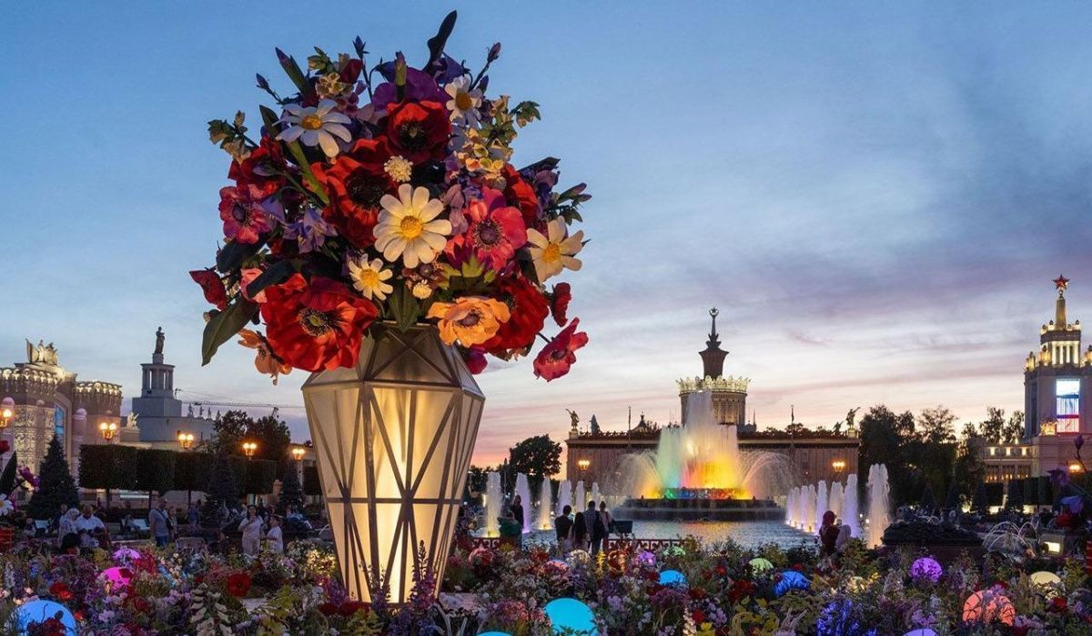 &quot;Букет страны и 300 видов цветов&quot;: на ВДНХ появился новый арт-объект