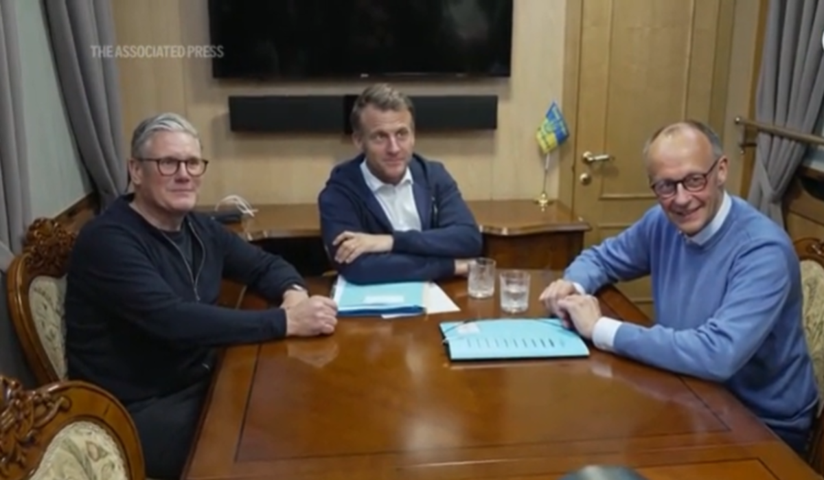 &quot;Смрадный шабаш&quot;: Захарова прокомментировала видео, где Макрон и Мерц прячут свёрток и ложку