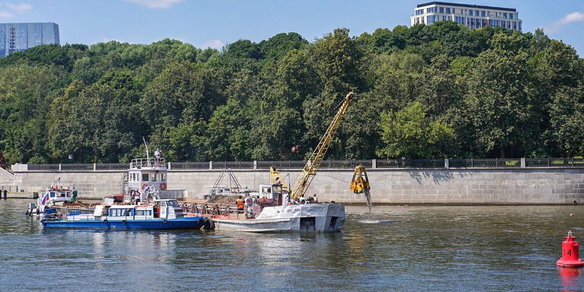 Коммунальный флот собрал в акватории Москвы свыше 600 тонн мусора