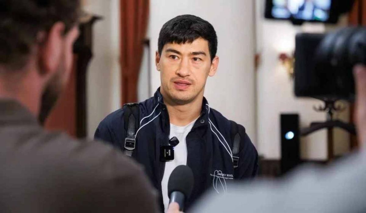 Дмитрий Бивол прибыл в Екатеринбург