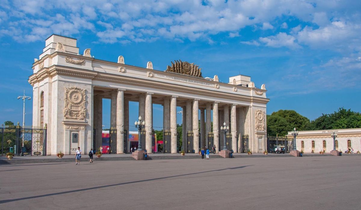 Выпускной вечер и мероприятия ко Дню молодежи в Москве перенесли на 1 июля