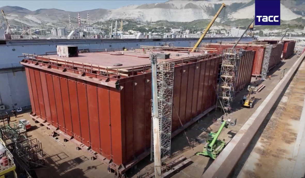 В Новороссийске завершают сборку саркофагов для обломков танкеров &quot;Волгонефть&quot;