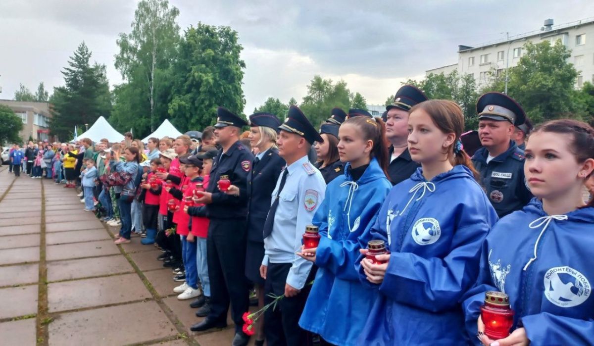 Полицейские и ветераны в Чайковском присоединились к акции &quot;Свеча памяти&quot;