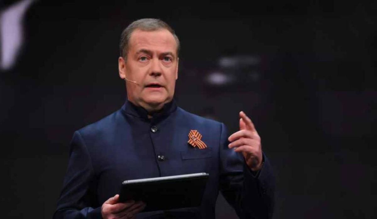 Медведев заявил, что в G7 были одни зомби