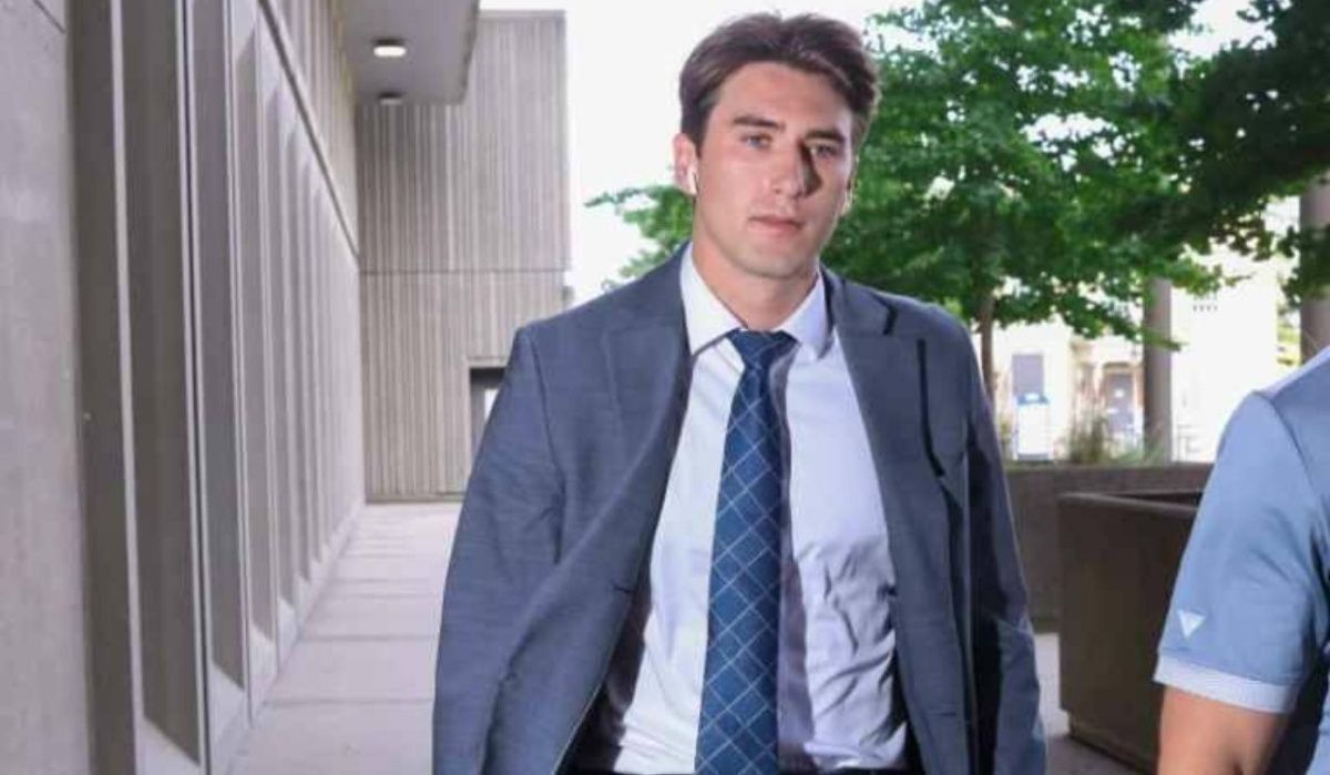 Хоккеист, оправданный по делу об изнасиловании, вернулся в &quot;Авангард&quot;