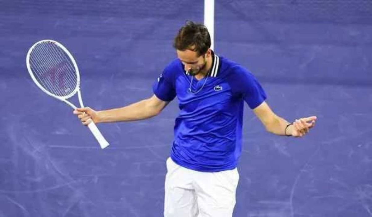 Кубок Новгородской области по теннису весом 12 кг похищен прямо с соревнований