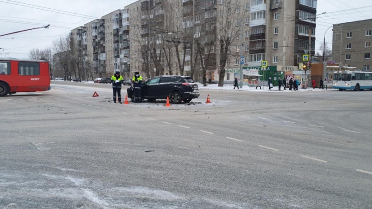 На дороге Екатеринбурга сбили школьницу