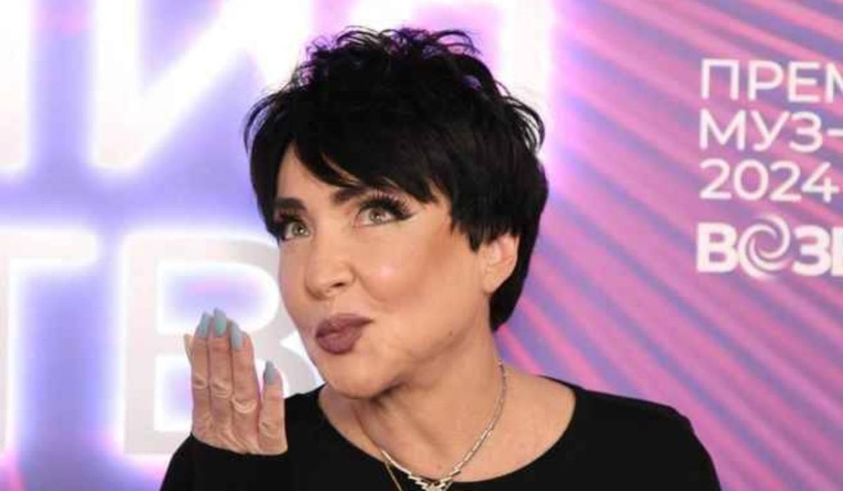 Мошенники развели певицу Лолиту