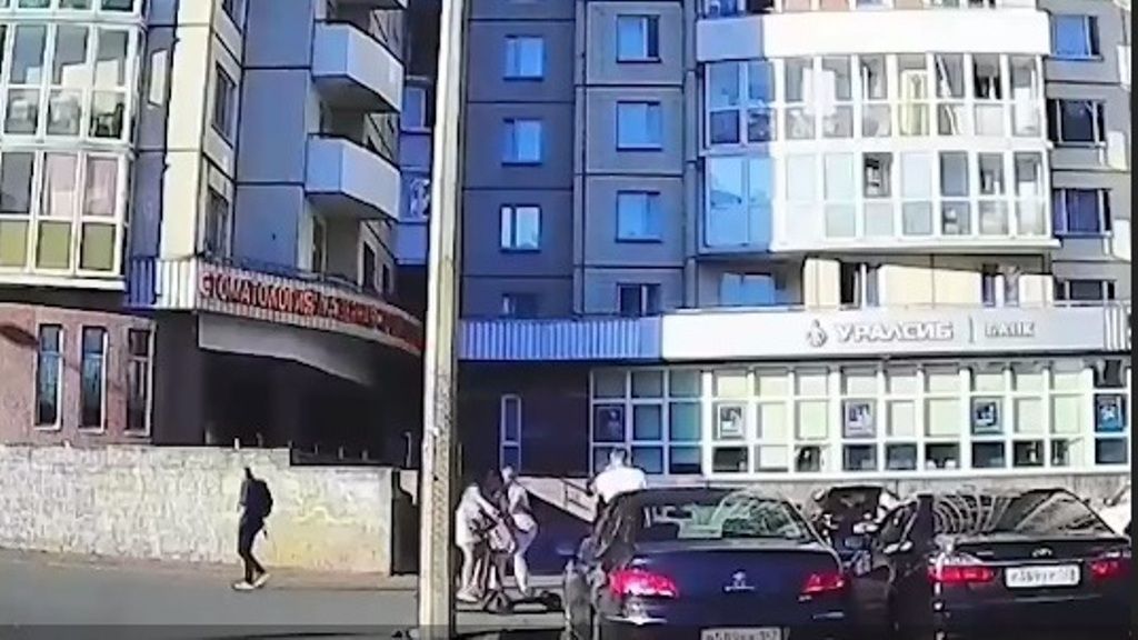 В Питере две девочки столкнулись на электросамокатах