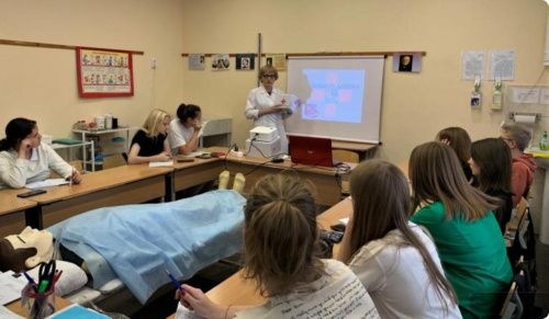 В Свердловской области для школьников открылись курсы сестёр милосердия