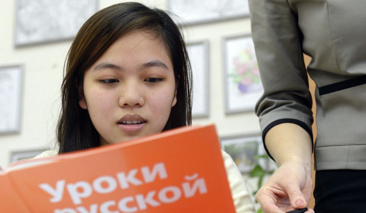 Рособрнадзор: 87% детей мигрантов не допущены в российские школы