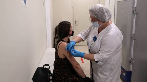 В Свердловскую область привезут ещё 70 тысяч доз вакцины от коронавируса