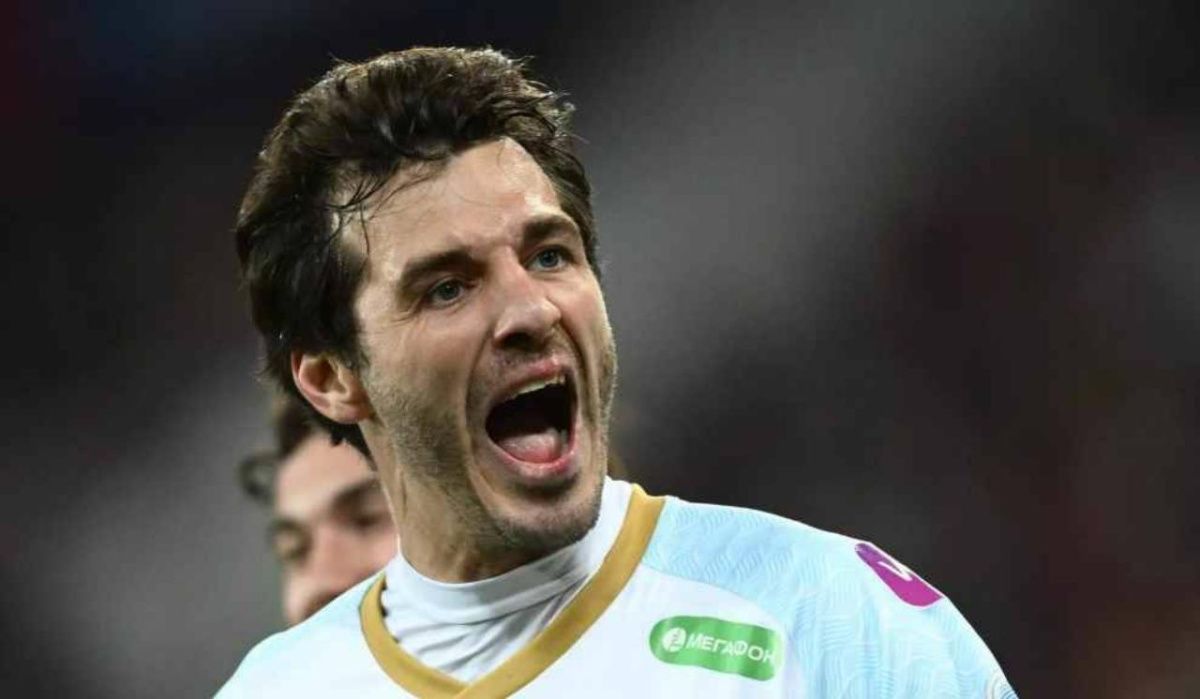 &quot;Зенит&quot; продлил контракт с полузащитником Александром Ерохиным