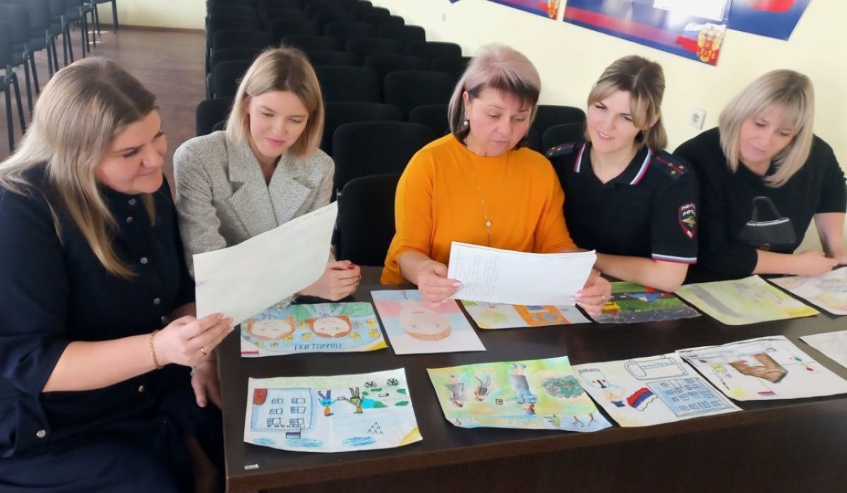 В Чайковском прошёл первый этап конкурса детского рисунка о работе родителей в полиции