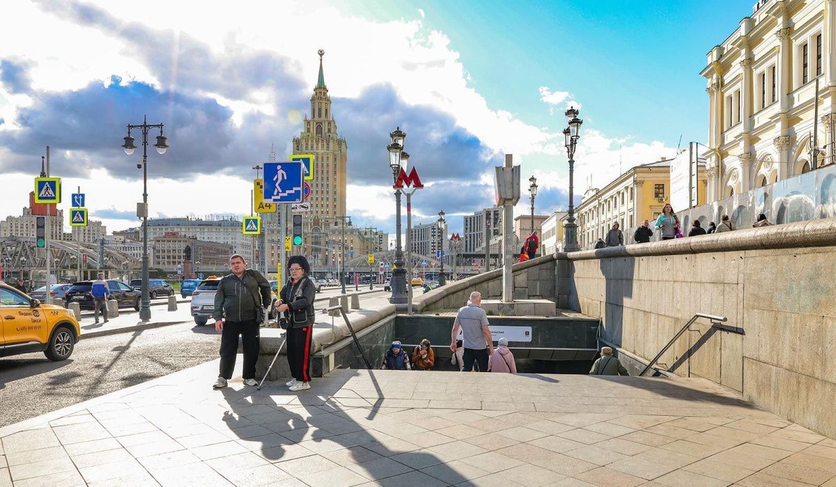 Ремонт подземного перехода обновит Комсомольскую площадь в Москве