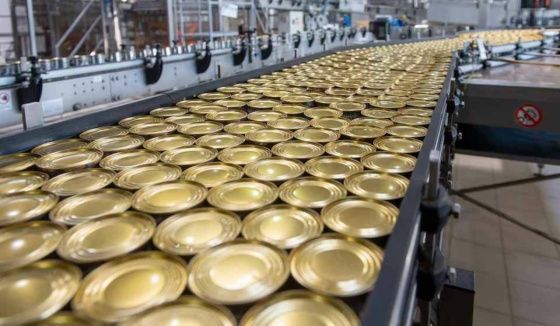 На свердловском заводе незаконно продлевали срок годности тушёнки