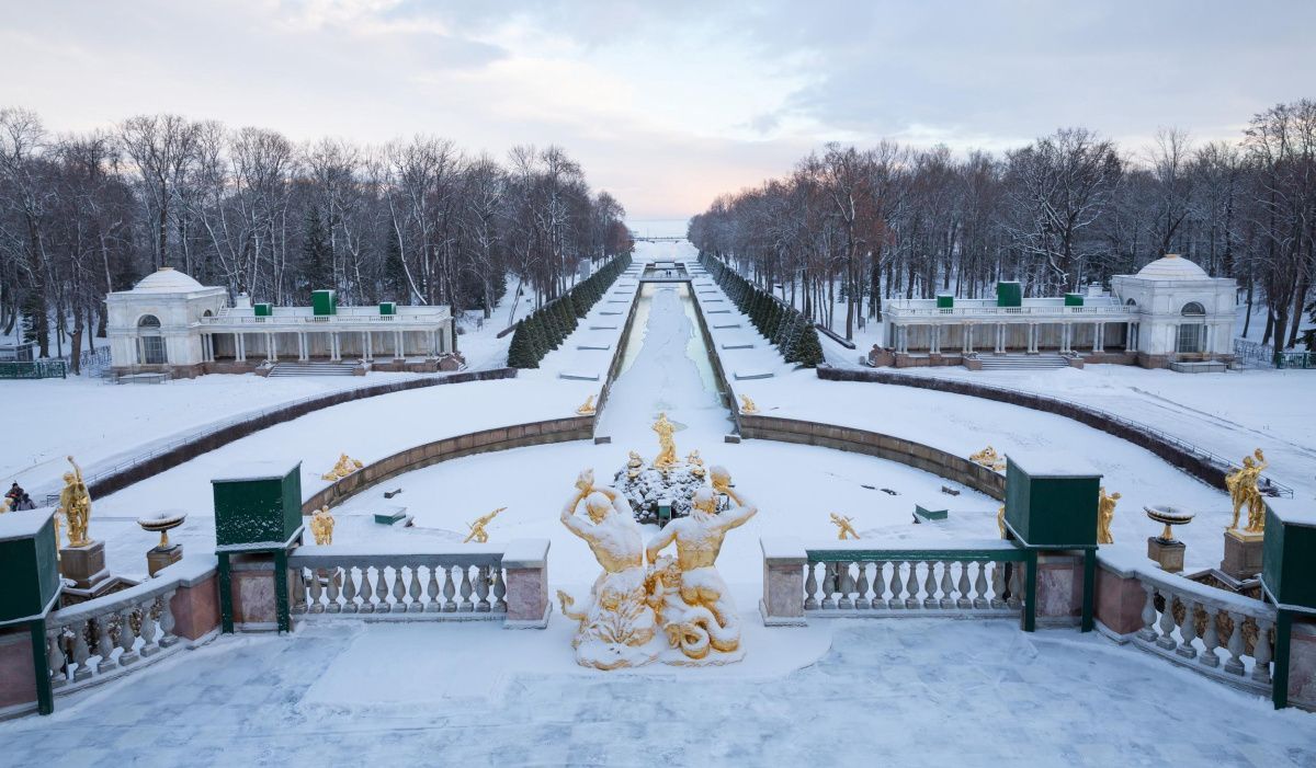 Петергоф закрыл почти все музеи