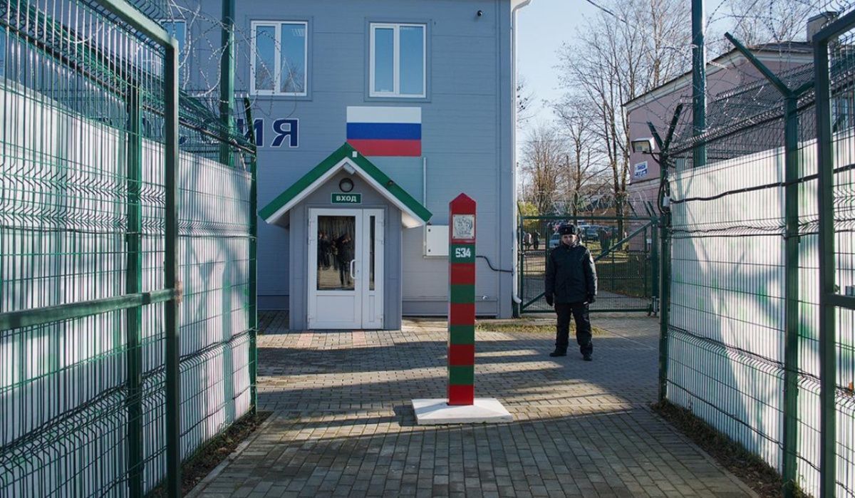 Россиянка разбила бутылки виски на таможне в Петербурге в припадке ярости