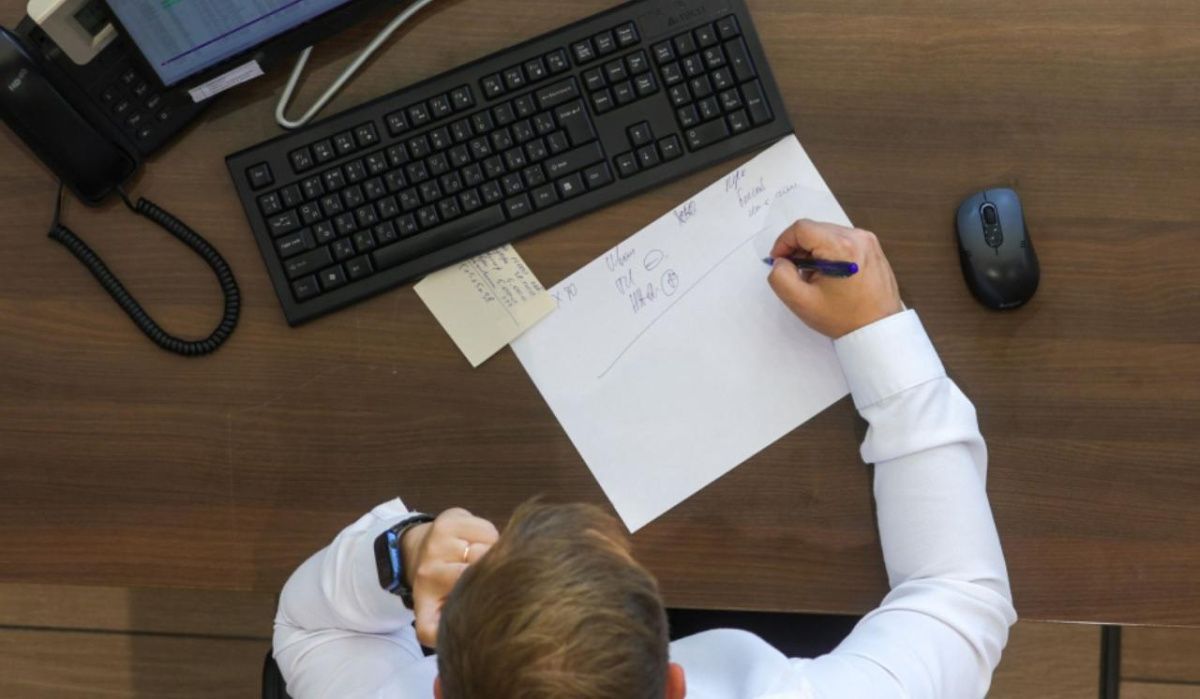 Россияне готовятся к самой короткой рабочей зиме за последние 20 лет