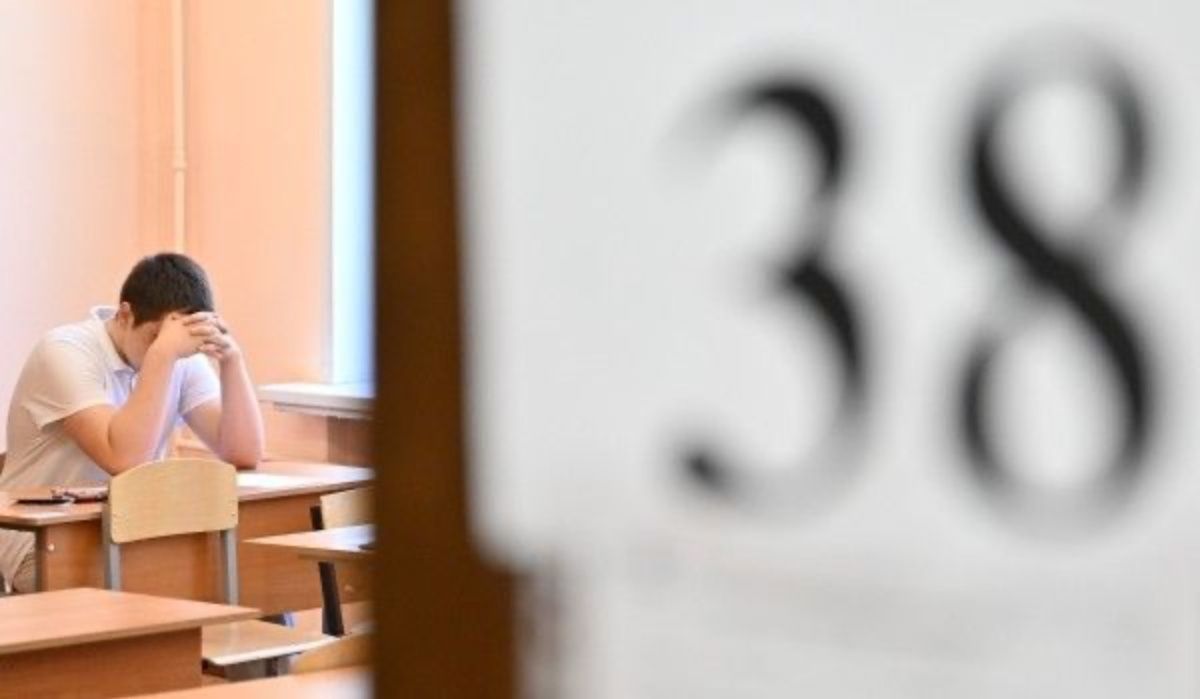 Школьник из Петербурга заплатил одноклассникам 75 тысяч рублей за &quot;безопасность&quot;