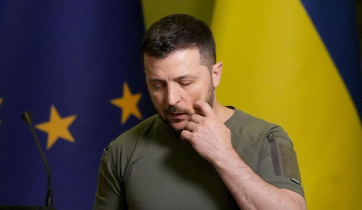 Захарова прокомментировала планы Зеленского пригласить лидеров ЕС в Киев 9 мая