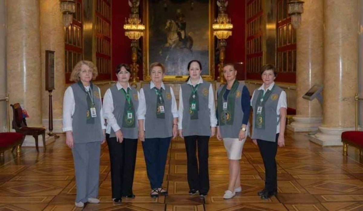 В Эрмитаже представили обновлённую униформу для смотрителей музея