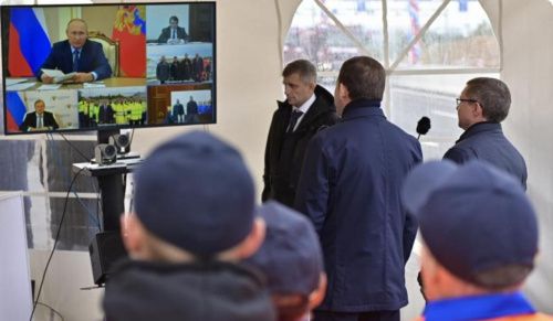 Президент России принял участие в запуске движения по ЕКАД в Свердловской области 