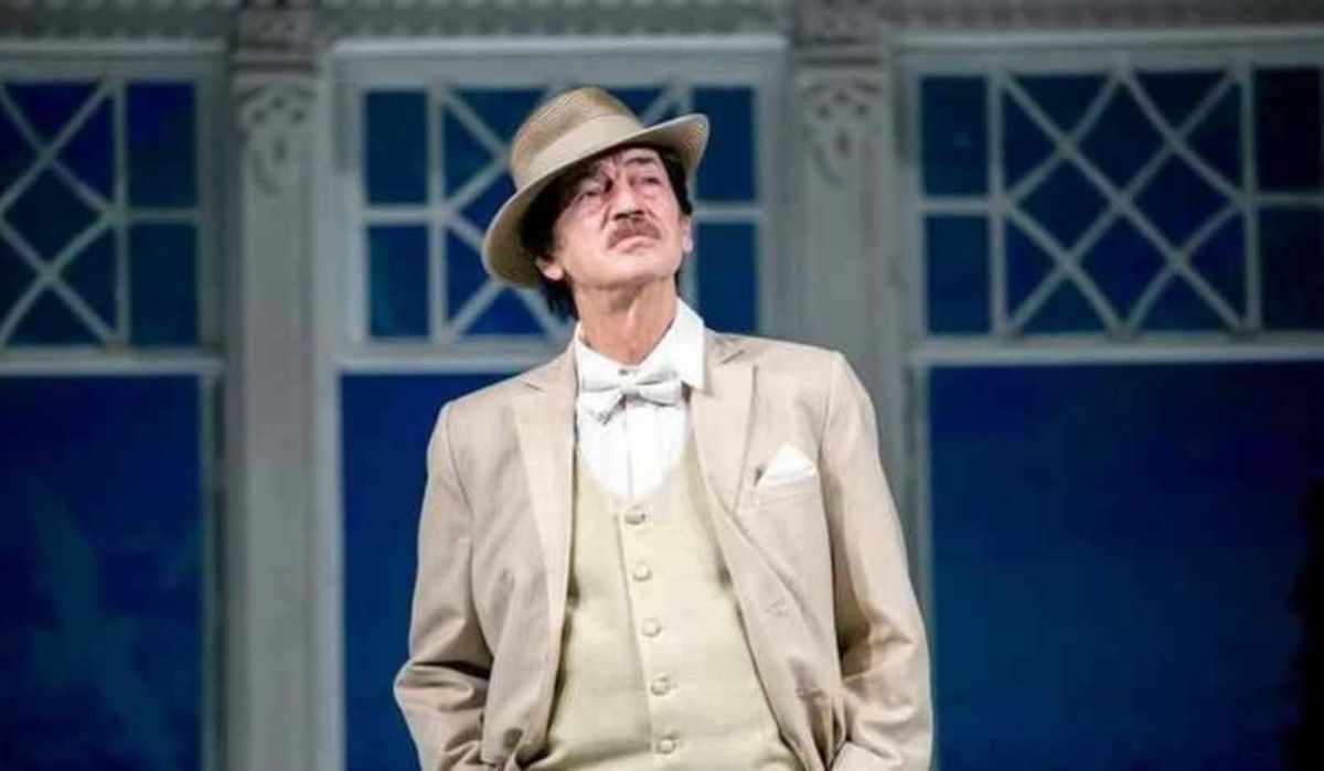 Боярский снова на сцене: актёр вернулся в театр после серьёзной травмы