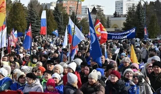 В Челябинске начался митинг «Крымская весна»