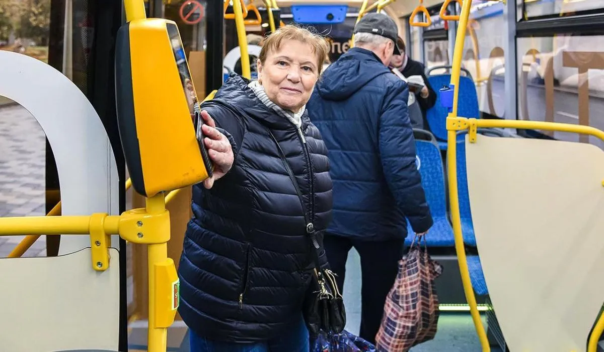 Жители Екатеринбурга не могут платить в общественном транспорте банковскими картами 