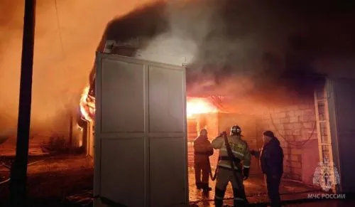 В Свердловской области пожарные локализовали возгорание на площади в несколько тысяч квадратных метров 