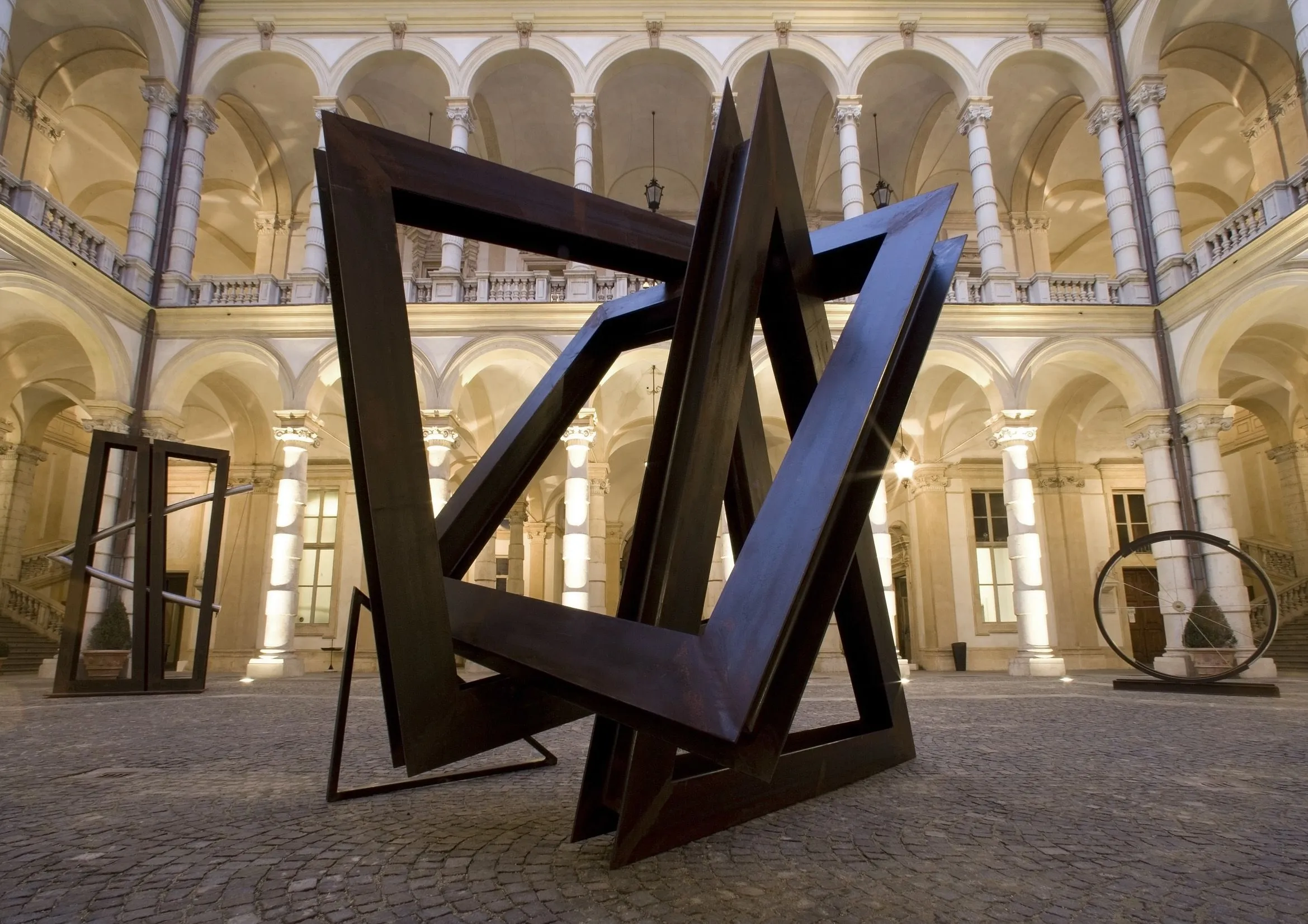В Екатеринбурге открывается выставка итальянского скульптора Массимо Гьотти "Гуманность металла"